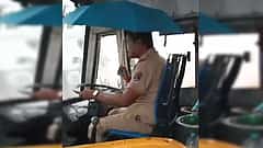 Karnataka Rains: ಮಳೆ ನೀರು ಸೋರಿಕೆ; ಛತ್ರಿ ಹಿಡಿದೇ ಬಸ್ ಚಲಾಯಿಸಿದ KSRTC ಚಾಲಕ