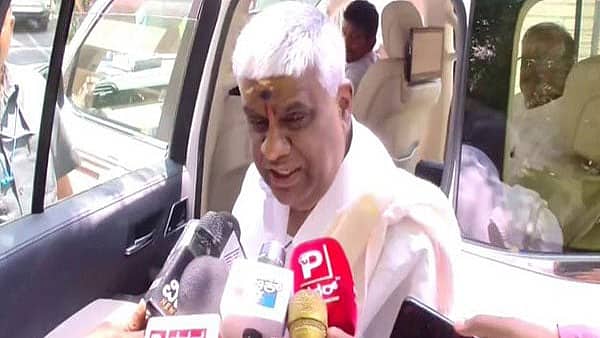 ಪ್ರಜ್ವಲ್ ಲೈಂಗಿಕ ಪ್ರಕರಣ: ನಿರೀಕ್ಷಣಾ ಜಾಮೀನು ಅರ್ಜಿ ಹಿಂಪಡೆದ ಎಚ್ ಡಿ ರೇವಣ್ಣ