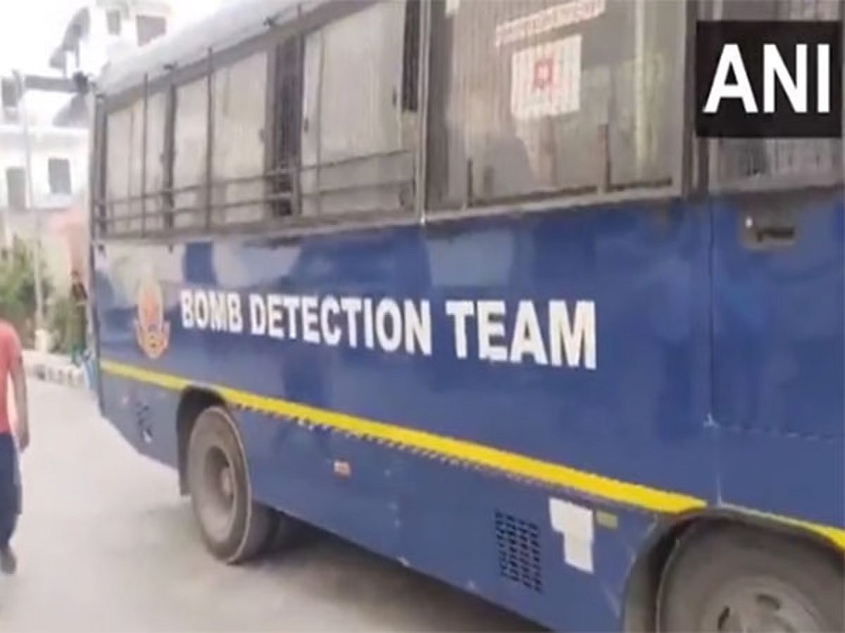 ದೆಹಲಿ: ನಾಲ್ಕು ಆಸ್ಪತ್ರೆಗಳಿಗೆ ಬಾಂಬ್ ಬೆದರಿಕೆ, ಪೊಲೀಸರಿಂದ ತೀವ್ರ ಶೋಧ