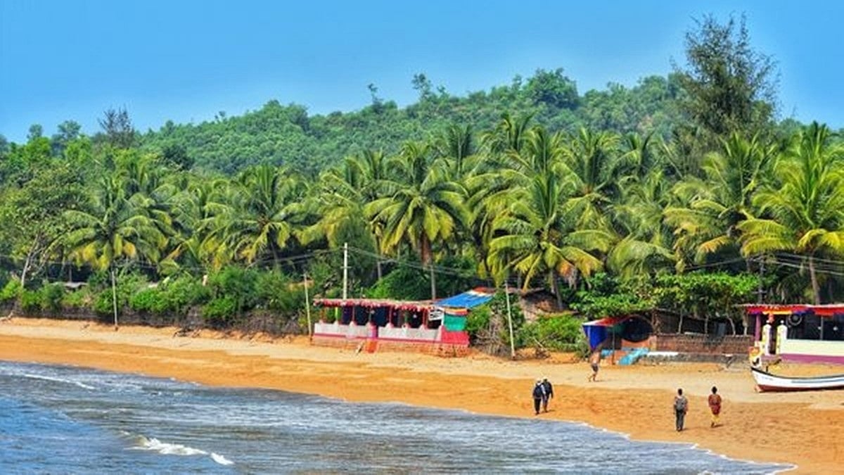 ಗೋಕರ್ಣದಲ್ಲಿ ಬೆಂಗಳೂರು ವಿದ್ಯಾರ್ಥಿಗಳಿಂದ ಮೋಜು-ಮಸ್ತಿ: ಬೀಚ್ ಸ್ವಚ್ಛತಾ ಕಾರ್ಯ ಮಾಡಿಸಿ, ಅರಿವು ಮೂಡಿಸಿದ ಆರಕ್ಷಕರು..!