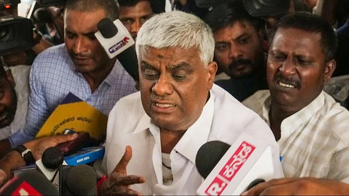 Prajwal Revanna Sexual Assault Case: ಶಾಸಕ ಎಚ್ ಡಿ ರೇವಣ್ಣ ಜಾಮೀನು, FIR ರದ್ದತಿ ಅರ್ಜಿ ವಿಚಾರಣೆ ಮುಂದೂಡಿಕೆ
