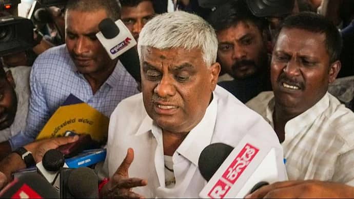 Prajwal Revanna Sexual Assault Case: ಶಾಸಕ ಎಚ್ ಡಿ ರೇವಣ್ಣ ಜಾಮೀನು, FIR ರದ್ದತಿ ಅರ್ಜಿ ವಿಚಾರಣೆ ಮುಂದೂಡಿಕೆ