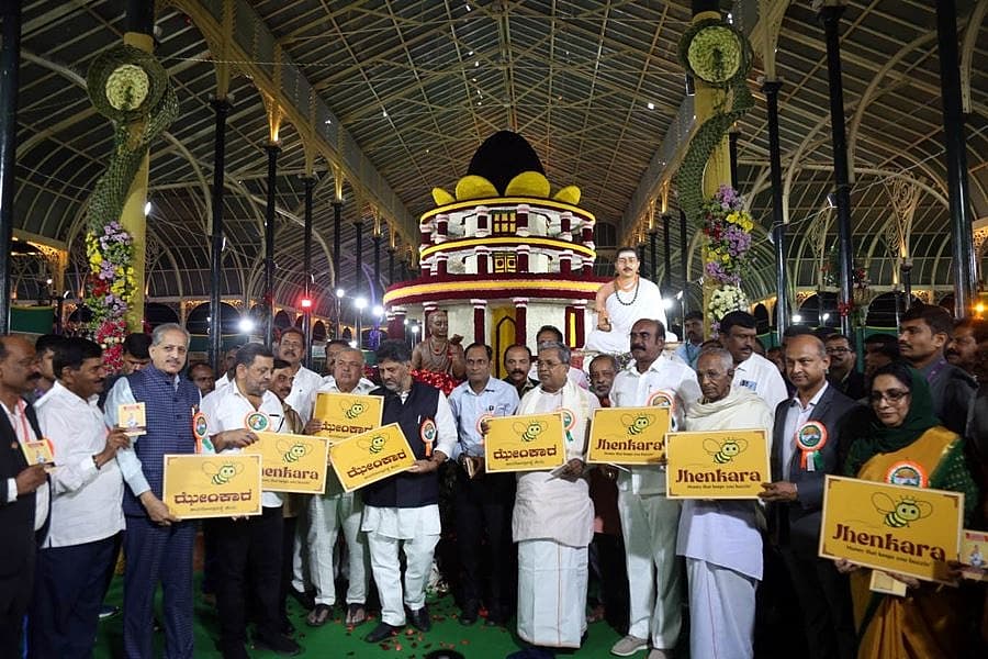 ಪುಷ್ಪ ಪ್ರದರ್ಶನ ಉದ್ಘಾಟಿಸಿದ ಸಿಎಂ ಸಿದ್ದರಾಮಯ್ಯ
