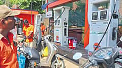 ಮತ್ತೆ ಇಂಧನ ದರ ಏರಿಕೆ: ಪೆಟ್ರೋಲ್, ಡೀಸೆಲ್ ಬೆಲೆಯಲ್ಲಿ ಭಾರೀ ಹೆಚ್ಚಳ; 2 ವಾರಗಳಲ್ಲಿ 7.5 ರೂ ಏರಿಕೆ!