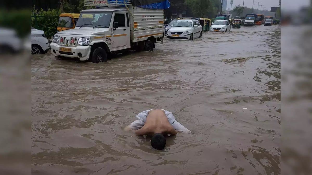 ದೆಹಲಿಯಲ್ಲಿ ಮಳೆ ಅವಾಂತರ: ಸಾವಿನ ಸಂಖ್ಯೆ 11ಕ್ಕೆ ಏರಿಕೆ, ಪ್ರವಾಹ ಪ್ರದೇಶಗಳಲ್ಲಿ 4 ಮಕ್ಕಳ ಮೃತದೇಹ ಪತ್ತೆ