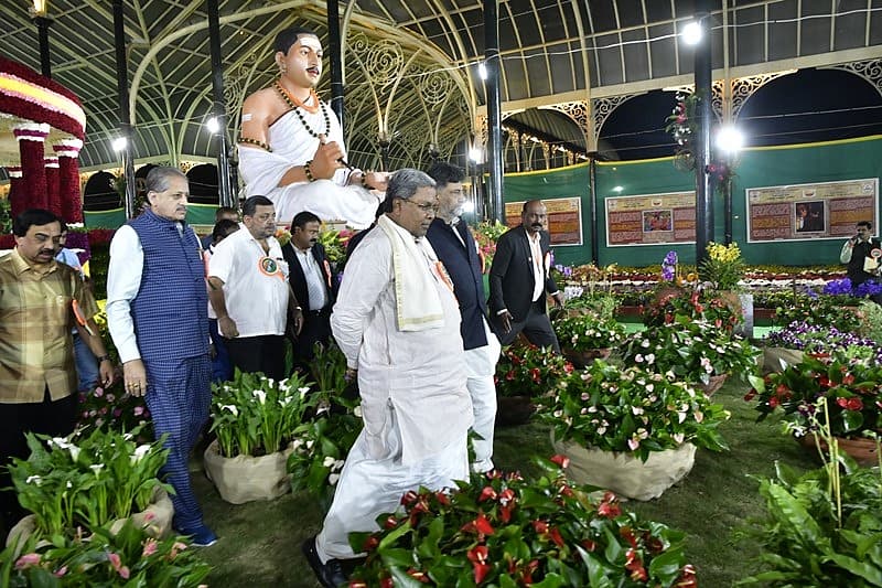 ಪುಷ್ಪ ಪ್ರದರ್ಶನ ವೀಕ್ಷಿಸುತ್ತಿರುವ ಡಿಸಿಎಂ ಡಿಕೆ ಶಿವಕುಮಾರ್, ಸಿಎಂ ಸಿದ್ದರಾಮಯ್ಯ