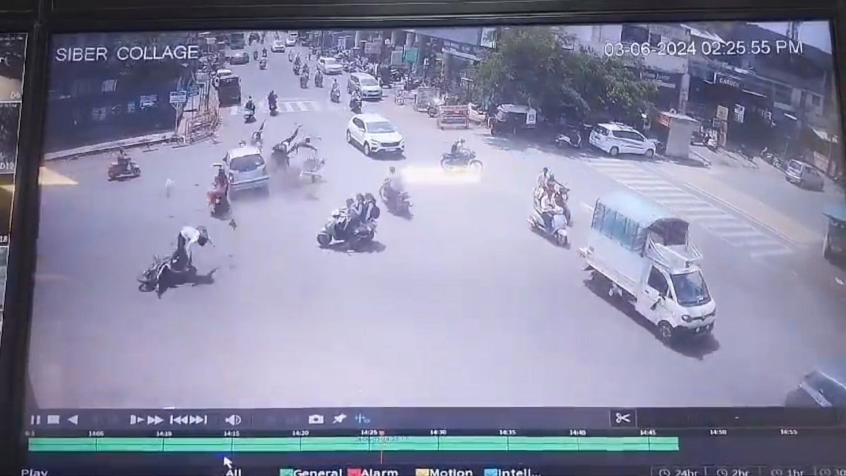 Kolhapur: ಭೀಕರ ಅಪಘಾತ, ವೇಗವಾಗಿ ಬಂದು ಹಲವು ಬೈಕ್ ಗಳಿಗೆ ಕಾರು ಢಿಕ್ಕಿ; ಗಾಳಿಯಲ್ಲಿ ಹಾರಿದ ಸವಾರರು, CCTV Video ವೈರಲ್!