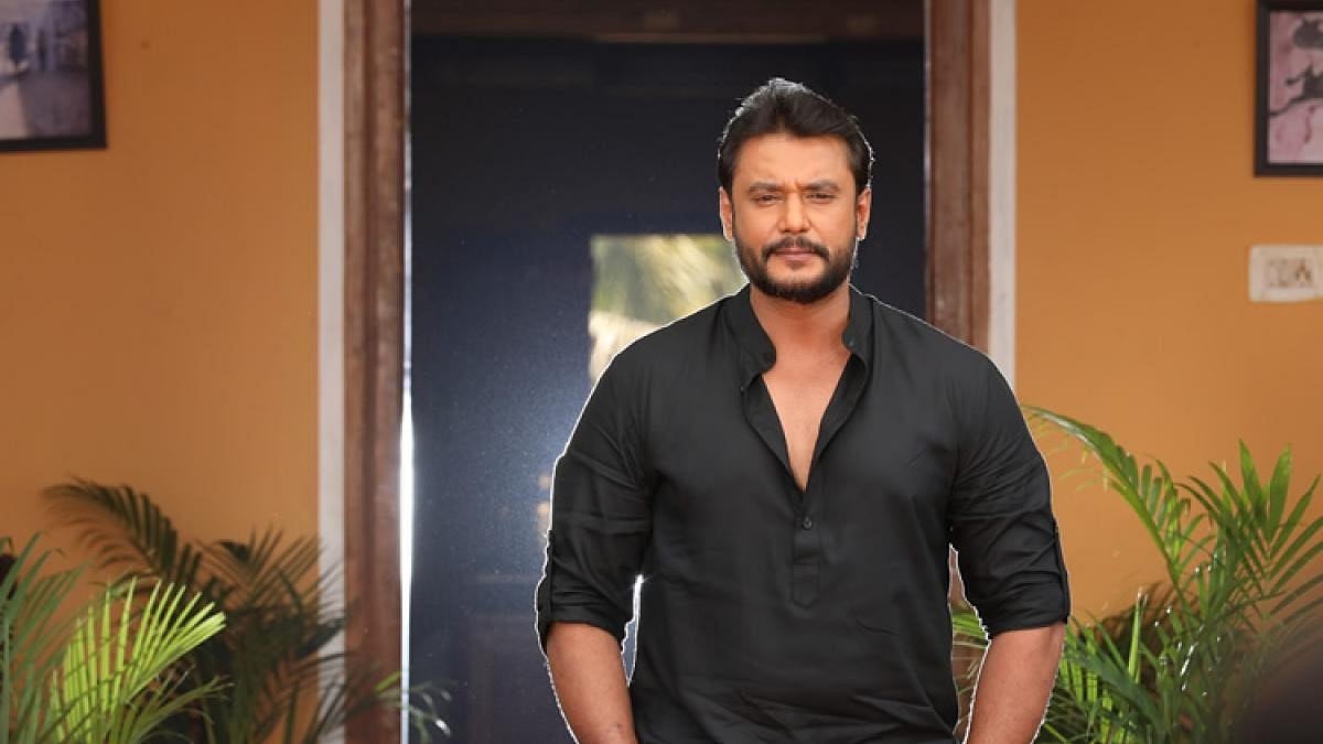 ನಟ ದರ್ಶನ್ಗೆ ಪೊಲೀಸ್ ಕೇಸ್, ವಿವಾದಗಳೇನು ಹೊಸದಲ್ಲ; ಈ ಹಿಂದೆ ಪತ್ನಿ ಮೇಲೆ ಹಲ್ಲೆ ನಡೆಸಿ ಜೈಲುವಾಸ ಅನುಭವಿಸಿದ್ದರು ಚಾಲೆಂಜಿಂಗ್ ಸ್ಟಾರ್!