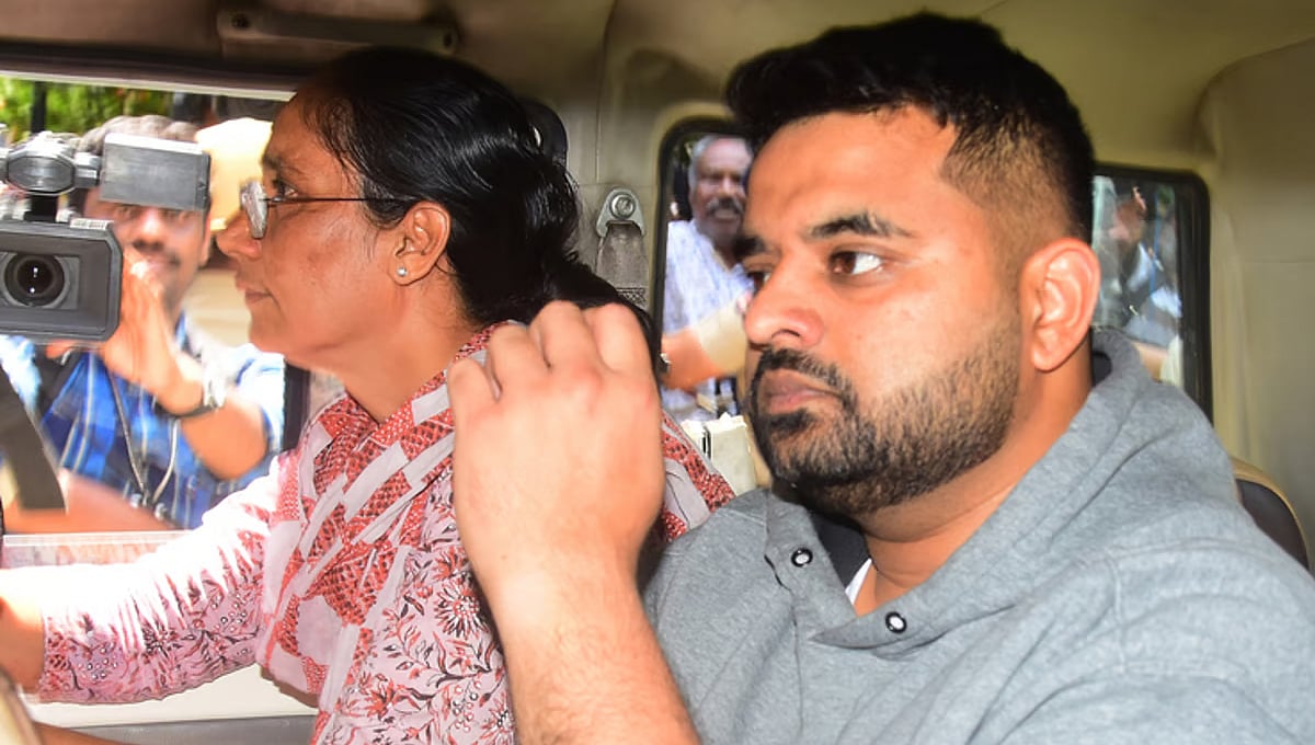 ಮಹಿಳೆಯರ ಮೇಲೆ ಲೈಂಗಿಕ ದೌರ್ಜನ್ಯ ಪ್ರಕರಣ: ಪ್ರಜ್ವಲ್ ರೇವಣ್ಣಗೆ ಪುರುಷತ್ವ ಪರೀಕ್ಷೆ ನಡೆಸಿದ ವೈದ್ಯರು, ಇಂದು ಎಸ್ಐಟಿ ಕಸ್ಟಡಿ ಅಂತ್ಯ