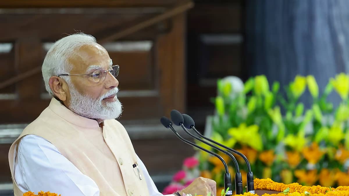 ಅಂಗವಿಕಲ ಚಕ್ರವರ್ತಿಯ ಸಾಮ್ರಾಜ್ಯದಲ್ಲಿ ಎಲ್ಲವೂ ಸರಿಯಿಲ್ಲ: NDA ಒಕ್ಕೂಟದ ಬಗ್ಗೆ ನಟ ಪ್ರಕಾಶ್ ರಾಜ್ ವ್ಯಂಗ್ಯ