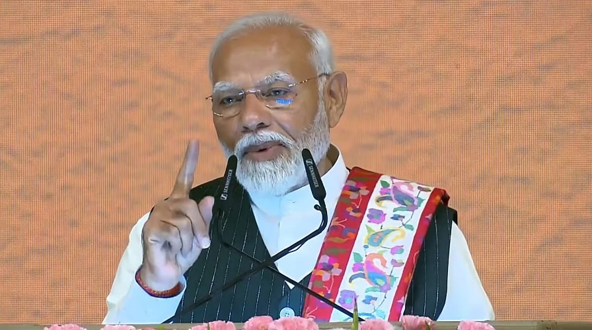 ಜಮ್ಮು-ಕಾಶ್ಮೀರದಲ್ಲಿ 370ನೇ ವಿಧಿ ರದ್ದು, ಸಂವಿಧಾನದ ಪ್ರಯೋಜನಗಳ ಖಾತ್ರಿ: ಪ್ರಧಾನಿ ಮೋದಿ