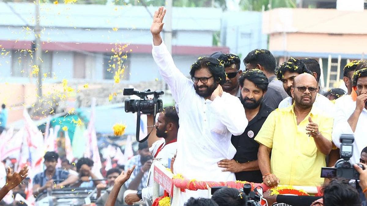 ಅಂದಹಾಗೆ ಕಳೆದ 10 ವರ್ಷಗಳಿಂದ ಆಂಧ್ರ ಪ್ರದೇಶ ರಾಜಕೀಯದಲ್ಲಿ ಸತತ ಸೋಲು ಕಂಡಿದ್ದ ಪವನ್, ಈ ಬಾರಿ ಐತಿಹಾಸಿಕ ಜಯ ದಾಖಲಿಸಿದ್ದಾರೆ.