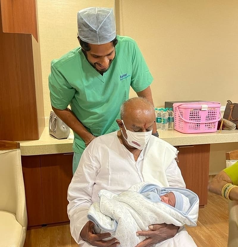 ಈ ಮೂಲಕ ಮಾಜಿ ಪ್ರಧಾನ ಮಂತ್ರಿ ಎಚ್.ಡಿ.ದೇವೇಗೌಡ ಅವರ ಕುಟುಂಬದಲ್ಲಿ ಸಂಭ್ರಮ ಮನೆ ಮಾಡಿದೆ.