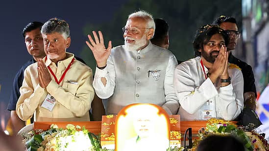 ಅಂದಹಾಗೆ ಕಳೆದ 10 ವರ್ಷಗಳಿಂದ ಆಂಧ್ರ ಪ್ರದೇಶ ರಾಜಕೀಯದಲ್ಲಿ ಸತತ ಸೋಲು ಕಂಡಿದ್ದ ಪವನ್, ಈ ಬಾರಿ ಐತಿಹಾಸಿಕ ಜಯ ದಾಖಲಿಸಿದ್ದಾರೆ.