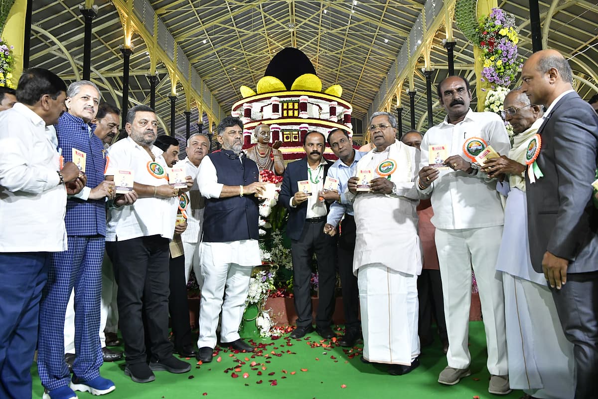 ಪುಷ್ಪ ಪ್ರದರ್ಶನ ಉದ್ಘಾಟಿಸಿದ ಸಿಎಂ ಸಿದ್ದರಾಮಯ್ಯ