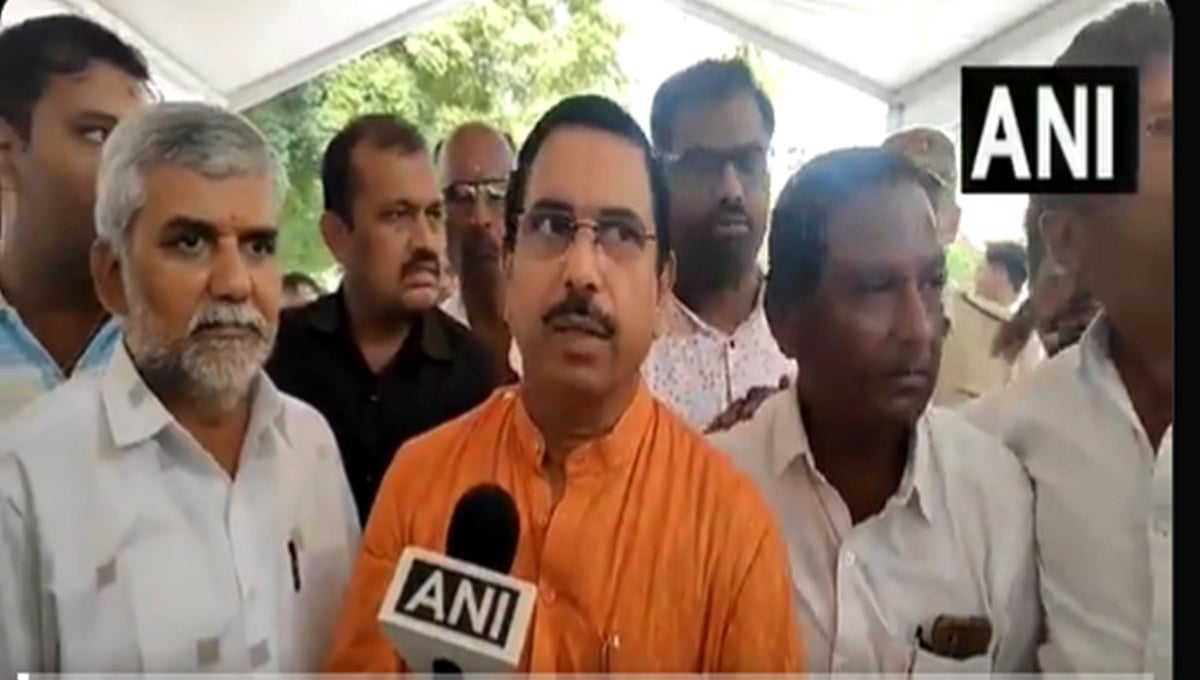 ಲೋಕಸಭೆ ಚುನಾವಣೆಯಲ್ಲಿ ಜನ ತಿರಸ್ಕರಿಸಿದ ಕಾರಣಕ್ಕೆ ಕಾಂಗ್ರೆಸ್ ಸರ್ಕಾರ ಸೇಡು ತೀರಿಸಿಕೊಳ್ತಿದೆ: ಕೇಂದ್ರ ಸಚಿವ ಪ್ರಹ್ಲಾದ್ ಜೋಶಿ