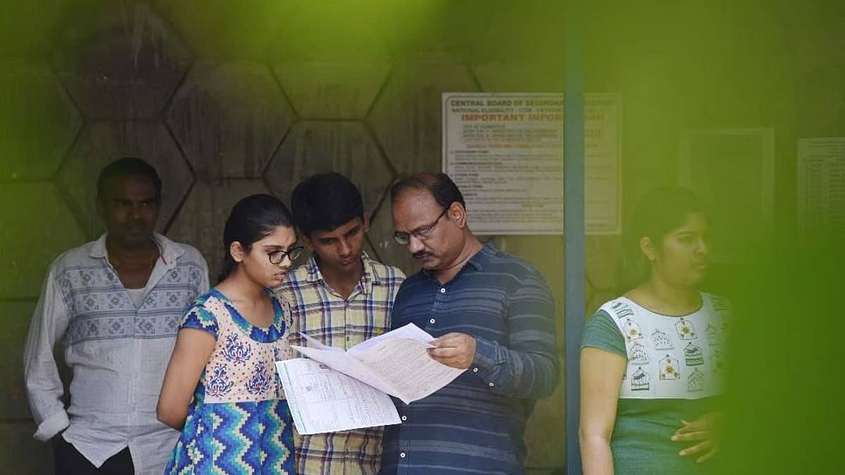 NEET 2024 ಫಲಿತಾಂಶ ಗೊಂದಲ: ಬಯಸಿದ ಕಾಲೇಜುಗಳಲ್ಲಿ ಸೀಟು ಅಲಭ್ಯ, ಮುಂದಿನ ವರ್ಷ ಮತ್ತೆ ಪರೀಕ್ಷೆ ಬರೆಯಲು ವಿದ್ಯಾರ್ಥಿಗಳ ಒಲವು!