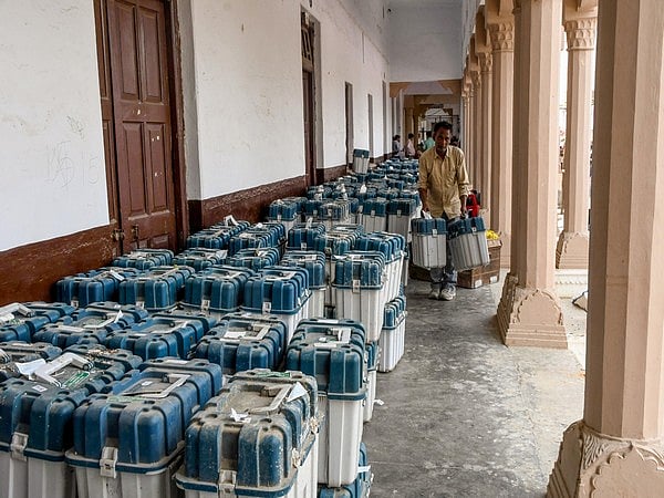 ಬಿಜೆಪಿ, ಕಾಂಗ್ರೆಸ್ ಸೇರಿದಂತೆ 8 ಅಭ್ಯರ್ಥಿಗಳಿಂದ EVM ಪರಿಶೀಲಿಸುವಂತೆ ಚುನಾವಣಾ ಆಯೋಗಕ್ಕೆ ಮನವಿ