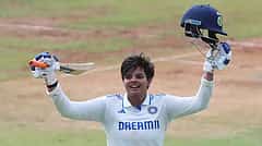 ಮಹಿಳಾ ಟೆಸ್ಟ್ನಲ್ಲಿ ವೇಗದ ದ್ವಿಶತಕ ಸಿಡಿಸಿ ಐತಿಹಾಸಿಕ ದಾಖಲೆ ಬರೆದ ಟೀಂ ಇಂಡಿಯಾದ ಶಫಾಲಿ ವರ್ಮಾ!