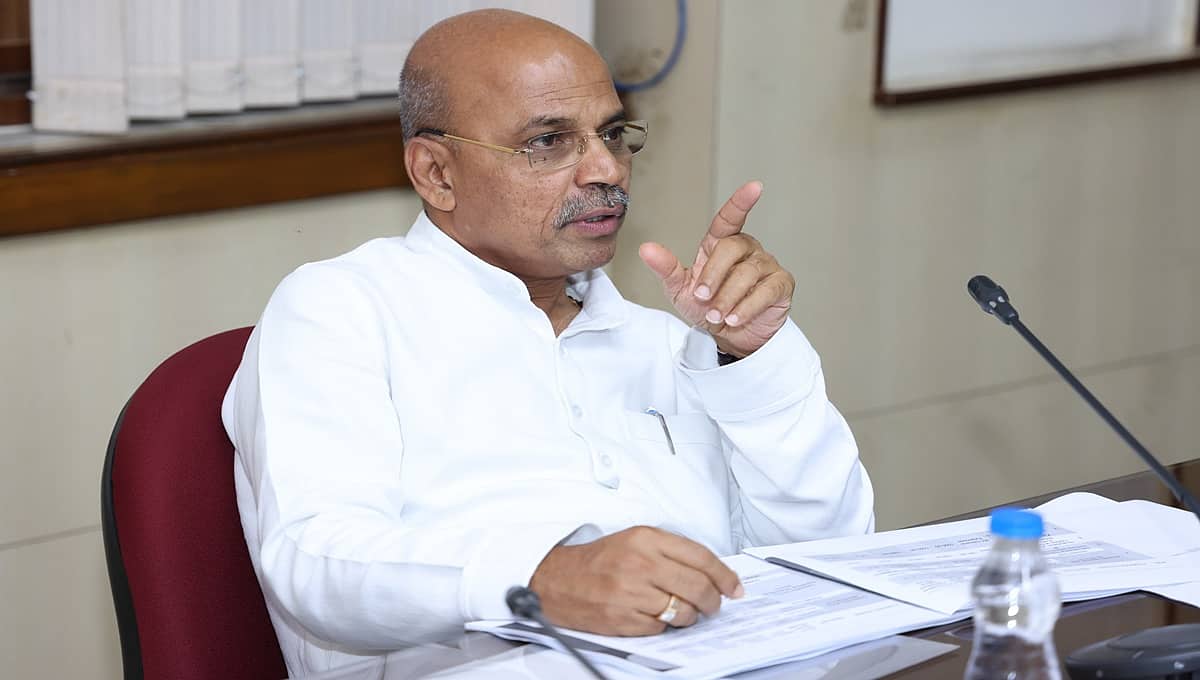 ಕಿದ್ವಾಯಿ, ಇಂದಿರಾಗಾಂಧಿ ಆಸ್ಪತ್ರೆಗೆ ಸಚಿವ ಶರಣ ಪ್ರಕಾಶ್ ಪಾಟೀಲ್ ದಿಢೀರ್ ಭೇಟಿ; ವೈದ್ಯರಿಗೆ ತರಾಟೆ
