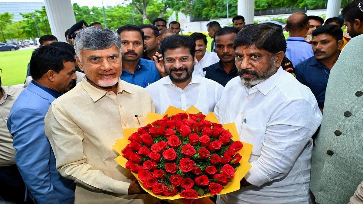 ತೆಲಂಗಾಣ- ಆಂಧ್ರ ಸಿಎಂ ಗಳ ಭೇಟಿ;  ವಿಭಜನೆಯ ನಂತರದ ಸಮಸ್ಯೆ ಬಗೆಹರಿಸುವ ಬಗ್ಗೆ ಚರ್ಚೆ