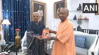ರಾಜ್ಯಪಾಲರೊಂದಿಗೆ ಸಿಎಂ ಯೋಗಿ ಆದಿತ್ಯನಾಥ್