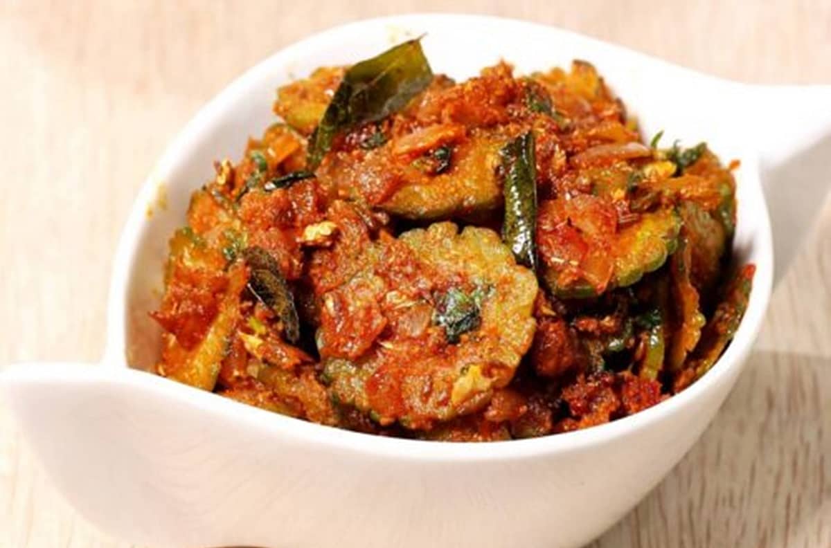 ಹಾಗಲಕಾಯಿ ಟೊಮೆಟೊ ಪಲ್ಯ- Bitter gourd tomato curry Recipe in Kannada