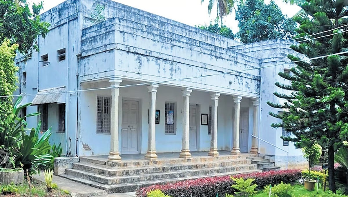 ನಿಜಲಿಂಗಪ್ಪ ಬಂಗಲೆ ಖರೀದಿಸಿ ಕಾಂಗ್ರೆಸ್ ಪಕ್ಷದ ಜಿಲ್ಲಾ ಕಚೇರಿಯನ್ನಾಗಿಸಿ: ಚಿತ್ರದುರ್ಗದ ಕೈ ಮುಖಂಡರ ಒತ್ತಾಯ