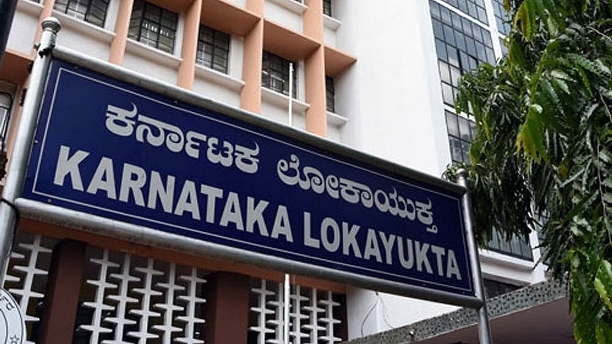ಮಂಗಳೂರು ನಗರ ಪಾಲಿಕೆ ಆಯುಕ್ತ ಆನಂದ್ ಸೇರಿದಂತೆ 13 ಅಧಿಕಾರಿಗಳ ಮೇಲೆ ಲೋಕಾಯುಕ್ತ ದಾಳಿ