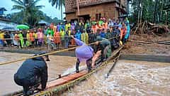 Wayanad landslides: ಸೇನೆ, NDRF ನಿಂದ ಶೋಧ, ರಕ್ಷಣಾ ಕಾರ್ಯ; ಸಾವಿರಕ್ಕೂ ಹೆಚ್ಚು ಜನರ ಸ್ಥಳಾಂತರ