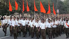 ಸರ್ಕಾರಿ ನೌಕರರು RSS ನಲ್ಲಿ ತೊಡಗಿಕೊಳ್ಳುವುದಕ್ಕೆ ಇದ್ದ ನಿಷೇಧ ವಾಪಸ್: ಅಧಿಕಾರಿಗಳು ಇನ್ನು ಮುಂದೆ ನಿಕ್ಕರ್ ಧರಿಸಿಬರಬಹುದೆಂದು ಕಾಂಗ್ರೆಸ್ ಟೀಕೆ! 