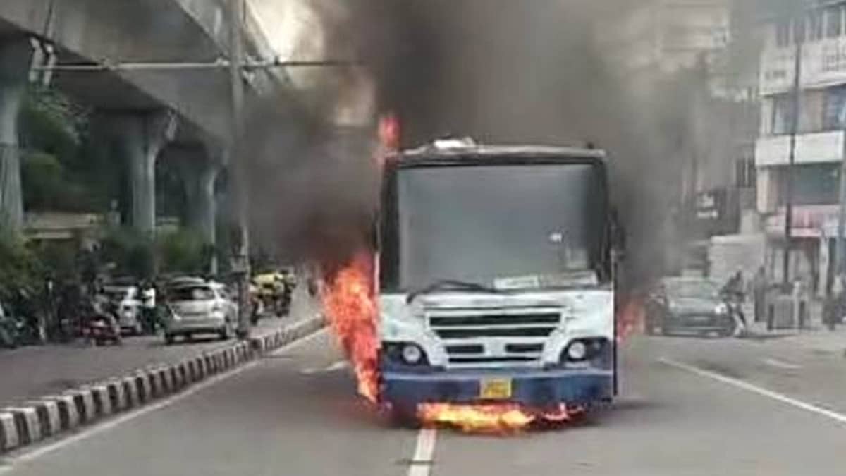 ಬೆಂಗಳೂರು: ಎಂಜಿ ರಸ್ತೆಯಲ್ಲಿ BMTC ಬಸ್'ಗೆ ಆಕಸ್ಮಿಕ ಬೆಂಕಿ, ತಪ್ಪಿದ ಅನಾಹುತ