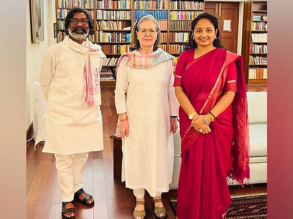 ಸೋನಿಯಾ ಗಾಂಧಿ ಭೇಟಿ ಮಾಡಿದ ಜಾರ್ಖಂಡ್ ಸಿಎಂ ಹೇಮಂತ್ ಸೊರೆನ್, ಪತ್ನಿ ಕಲ್ಪನಾ