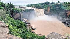 ಜಲಪಾತ ಬಳಿ ಹುಚ್ಚಾಟ ಬೇಡ, ಸೆಲ್ಫಿ-ರೀಲ್ಸ್ ಗೀಳಿಗೆ ಜೀವಕ್ಕೆ ಅಪಾಯ ತಂದುಕೊಳ್ಳಬೇಡಿ: ಪ್ರವಾಸಿಗರಿಗೆ ಸರ್ಕಾರ ಎಚ್ಚರಿಕೆ!
