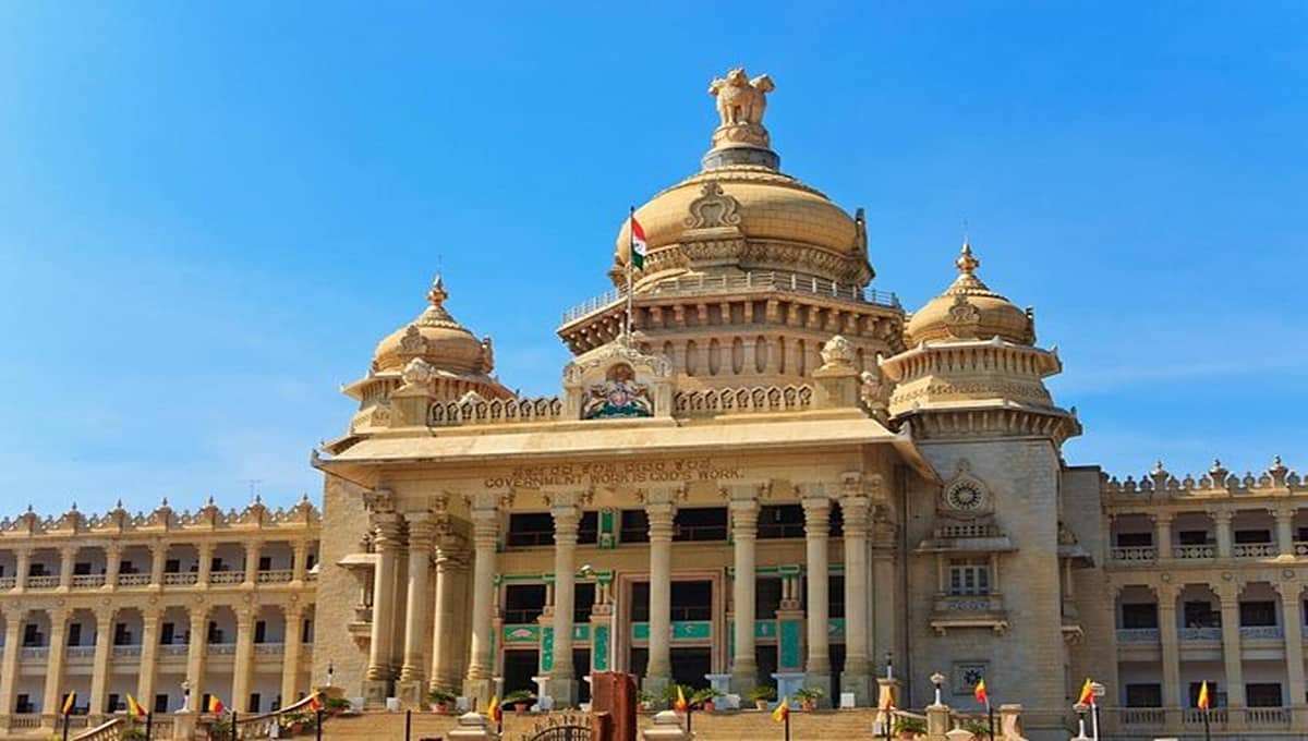 ವಿಧಾನಸೌಧ ವಾಸ್ತು ಪ್ರಕಾರ ನಿರ್ಮಾಣಗೊಂಡಿದೆ: 'ಶಕ್ತಿಸೌಧ' ನವೀಕರಣ ವಿಚಾರದಲ್ಲಿ ಹೊರಟ್ಟಿ-ಖಾದರ್ ನಡುವೆ ಜಟಾಪಟಿ