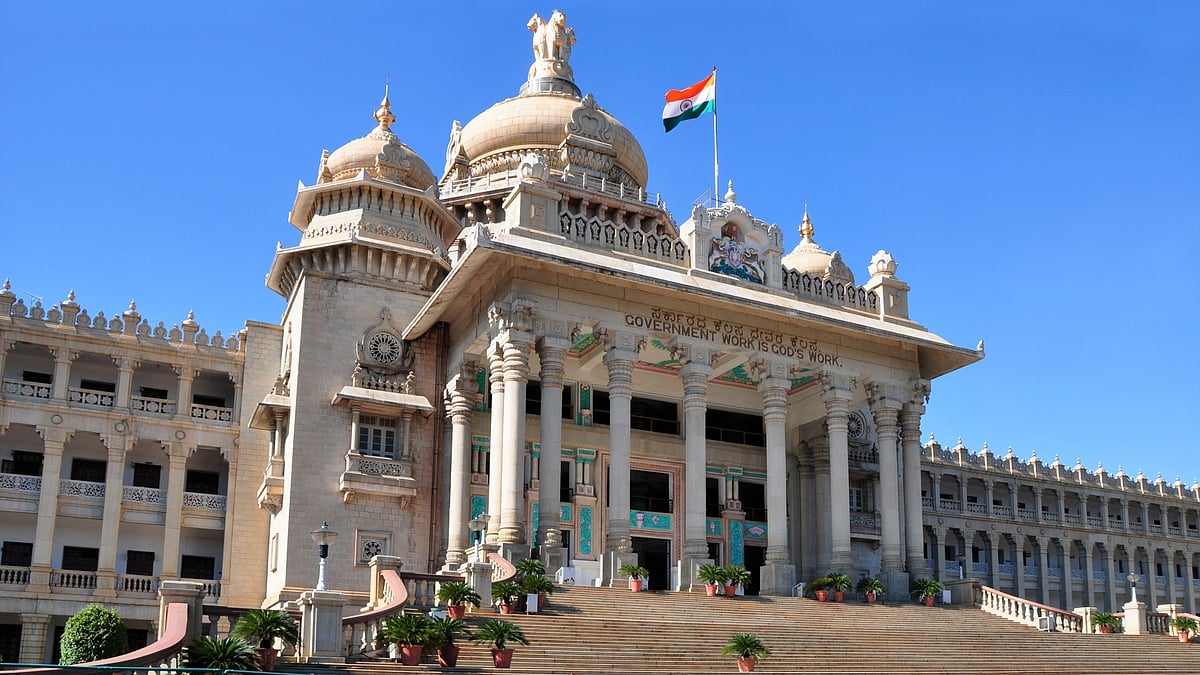 ವಿಧಾನಸೌಧ ಗುಮ್ಮಟದಲ್ಲಿ ಬಿರುಕು: ಸ್ಪೀಕರ್ ಯು ಟಿ ಖಾದರ್ ಪರಿಶೀಲನೆ
