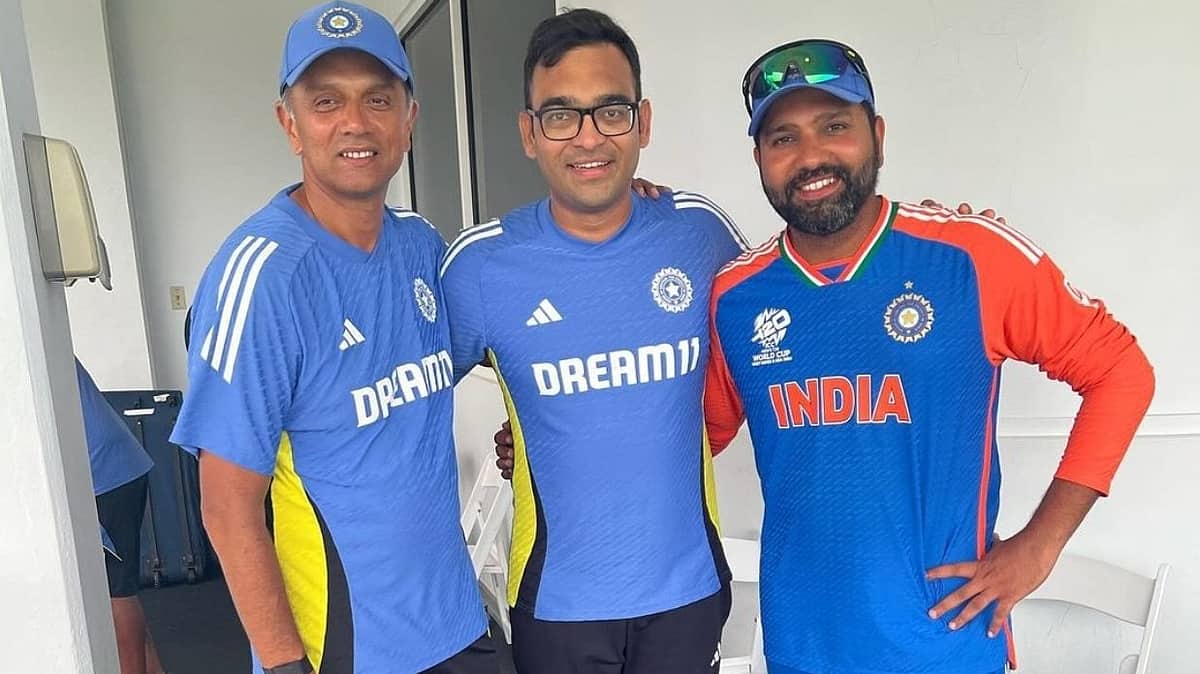 ದ್ರಾವಿಡ್ ಗಿಂತ ಮೊದಲೇ ವಿಶ್ವಕಪ್ ಬಹುಮಾನದ 5 ಕೋಟಿ ರೂ ಮೊತ್ತ ಕೋಚಿಂಗ್ ಸಿಬ್ಬಂದಿಗೆ ಹಂಚಿದ Rohit Sharma!