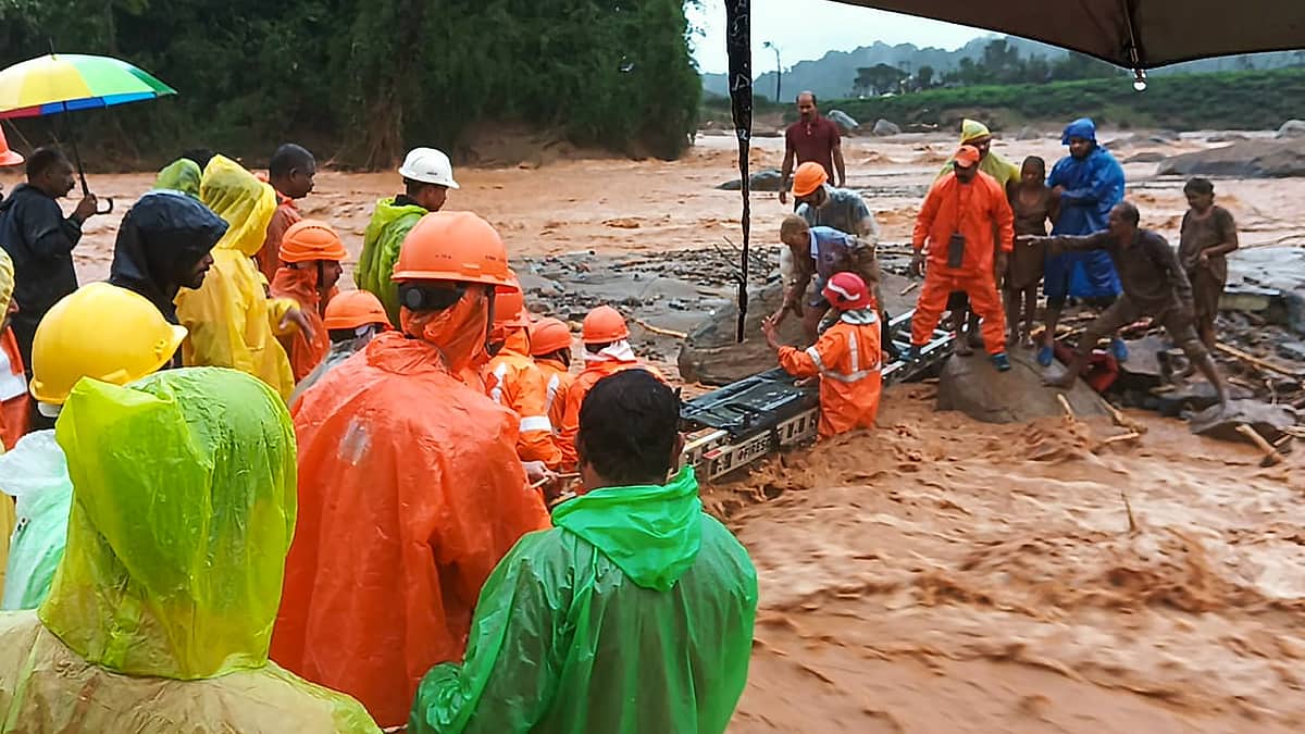 Wayanad landslides: ಪರಿಹಾರ, ರಕ್ಷಣಾ ಕಾರ್ಯಾಚರಣೆ ಸೇರಿ ಕೇರಳಕ್ಕೆ ಸಕಲ ನೆರವು, ಸಹಾಯವಾಣಿ ಆರಂಭ- CM Siddaramaiah