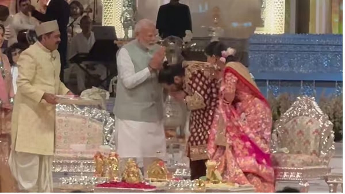 ಅನಂತ್ ಅಂಬಾನಿ, ರಾಧಿಕಾ ಮದುವೆಯಲ್ಲಿ ಭಾಗವಹಿಸಿ, ನವ ಜೋಡಿಗೆ ಆಶೀರ್ವದಿಸಿದ ಪ್ರಧಾನಿ ಮೋದಿ