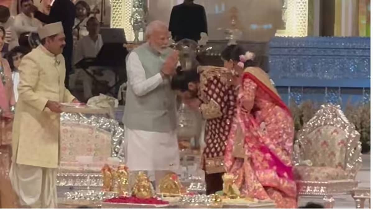 ಅನಂತ್ ಅಂಬಾನಿ, ರಾಧಿಕಾ ಮದುವೆಯಲ್ಲಿ ಭಾಗವಹಿಸಿ, ನವ ಜೋಡಿಗೆ ಆಶೀರ್ವದಿಸಿದ ಪ್ರಧಾನಿ ಮೋದಿ