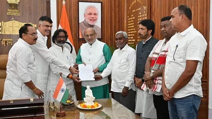 ಜಾರ್ಖಂಡ್ ಸಿಎಂ ಸ್ಥಾನಕ್ಕೆ ಚಂಪೈ ಸೊರೆನ್ ರಾಜೀನಾಮೆ; ಹೊಸ ಸರ್ಕಾರ ರಚನೆಗೆ ಹಕ್ಕುಮಂಡಿಸಿದ ಹೇಮಂತ್ ಸೊರೆನ್