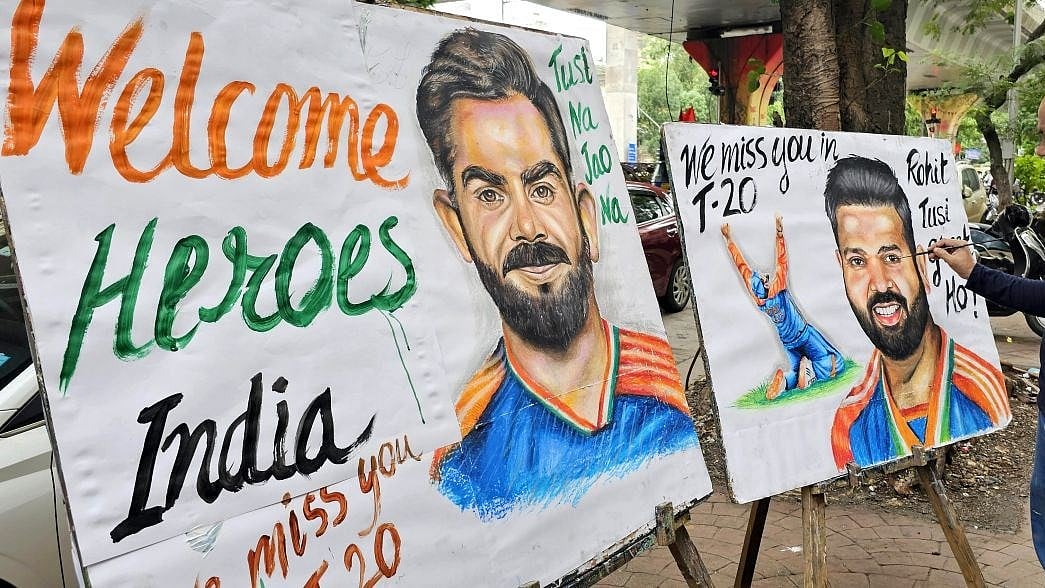 ಮುಂಬೈಯಲ್ಲಿ ಕ್ರಿಕೆಟ್ ತಂಡದ 'ವಿಜಯ ಯಾತ್ರೆ': ಸಾರ್ವಜನಿಕ ಸಾರಿಗೆ ಬಳಸುವಂತೆ ಜನರಿಗೆ ಪೊಲೀಸರ ಮನವಿ