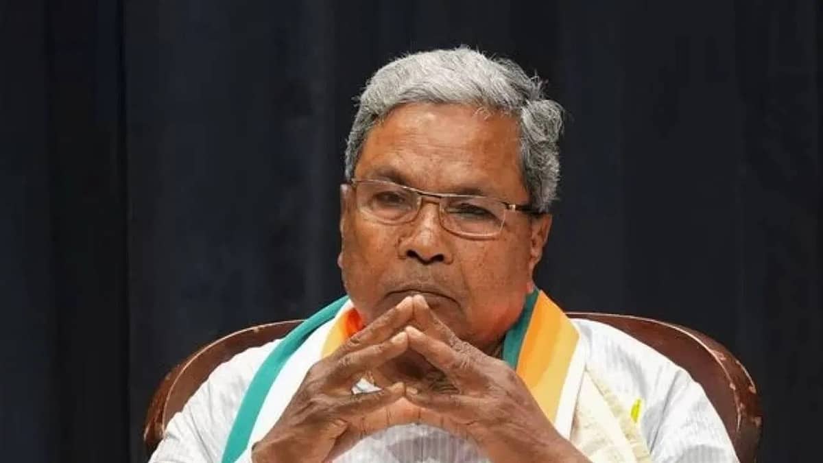 ಅನ್ನದಾತರಿಗೆ ಕವಡೆ ಕಾಸಿನ ಕಿಮ್ಮತ್ತಿಲ್ಲವೇ? ಸಿಎಂಗೆ ರೈತರು ಕೊಟ್ಟ ಮನವಿ ಪತ್ರಗಳು ಕಸದ ರಾಶಿಯಲ್ಲಿ ಪತ್ತೆ!