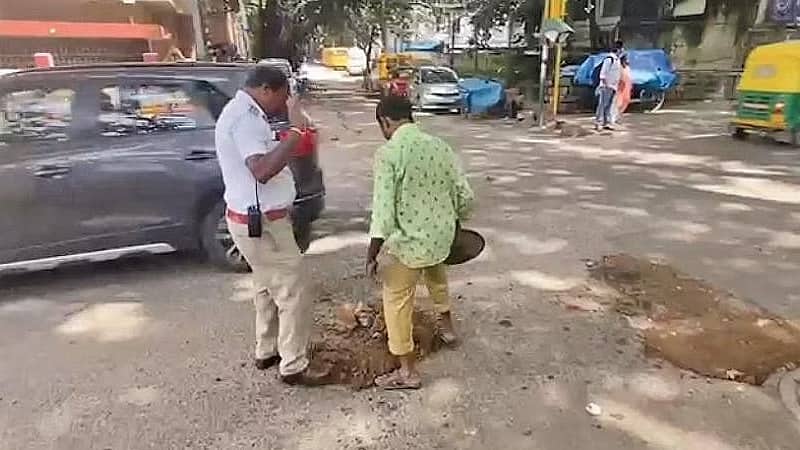 ಬೆಂಗಳೂರು: ರಸ್ತೆ ಗುಂಡಿ ಗುರುತಿಸಲು 'ಗುಂಡಿ ಗಮನ' ಆ್ಯಪ್ ಬಿಡುಗಡೆ!