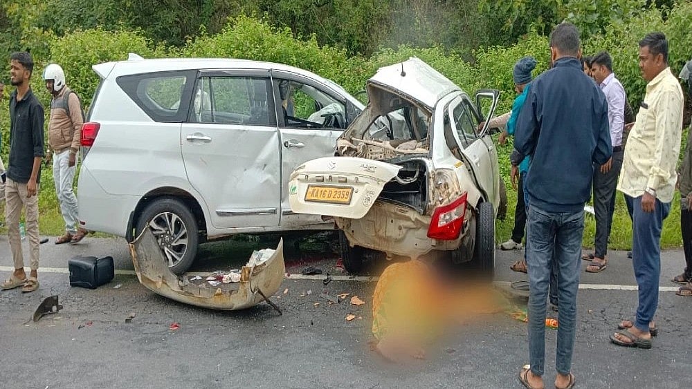 Road accident: ಶಿವಮೊಗ್ಗದಲ್ಲಿ ಎರಡು ಕಾರುಗಳು ಮುಖಾಮುಖಿ ಢಿಕ್ಕಿ; ಮೂವರು ಸಾವು