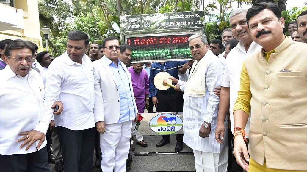 ರೈತರಿಂದ ದಿನಕ್ಕೆ ಒಂದು ಕೋಟಿ ಲೀಟರ್ ಹಾಲು ಖರೀದಿ: KMF ಸಾಧನೆಗೆ ಸಿಎಂ ಸಿದ್ದರಾಮಯ್ಯ ಶ್ಲಾಘನೆ!