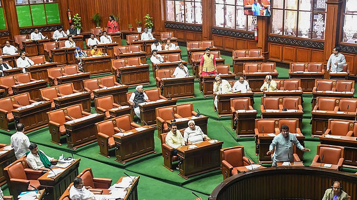 'ಎದೆ, ಕುತ್ತಿಗೆಗೆ ಏಕೆ ಗುಂಡು ಹಾರಿಸಿದಿರಿ? ಕಾಲಿಗೆ ಗುಂಡು ಹಾರಿಸಬಹುದಿತ್ತು': ಸರ್ಕಾರದ ಉತ್ತರಕ್ಕೆ BJP ಅಸಮಾಧಾನ; ಸದನದಲ್ಲಿ ಭಾರೀ ಕೋಲಾಹಲ..! Video
