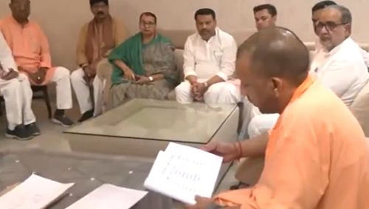 ಯುಪಿ ಕಾಲ್ತುಳಿತ: ಎಫ್‌ಐಆರ್‌ನಲ್ಲಿ ಭೋಲೆ ಬಾಬಾ ಹೆಸರಿಲ್ಲ, ಹತ್ರಾಸ್‌ಗೆ ಸಿಎಂ ಯೋಗಿ ಭೇಟಿ