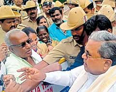 ಬಿಜೆಪಿ-ಜೆಡಿಎಸ್ ಪಾದಯಾತ್ರೆ: ಕೌಂಟರ್ ಕೊಡಲು ಸಿದ್ದರಾಮಯ್ಯ ಬೆಂಬಲಿಗರು ಸಜ್ಜು!