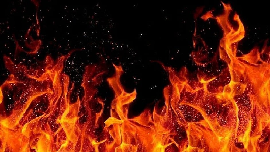 Fire Accident: ಶಿವಮೊಗ್ಗ ಬಟ್ಟೆ ಮಾರುಕಟ್ಟೆಯಲ್ಲಿ ಬೆಂಕಿ, 8ಕ್ಕೂ ಹೆಚ್ಚು ಅಂಗಡಿಗಳು ಭಸ್ಮ
